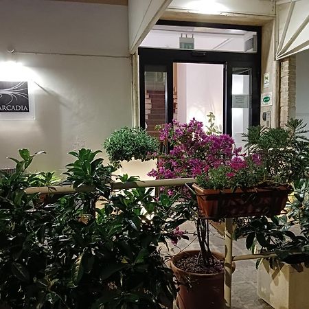 Hotel Arcadia Macerata Bagian luar foto