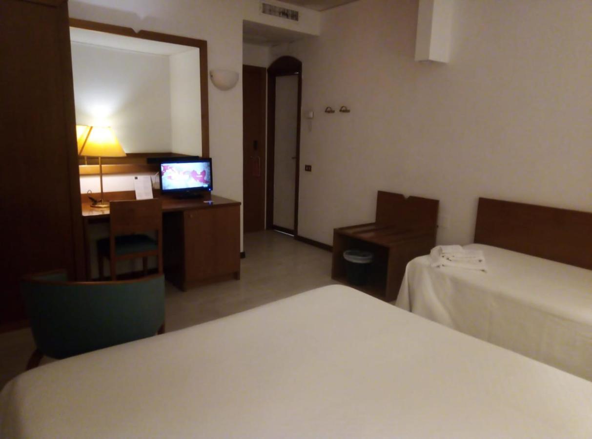 Hotel Arcadia Macerata Bagian luar foto