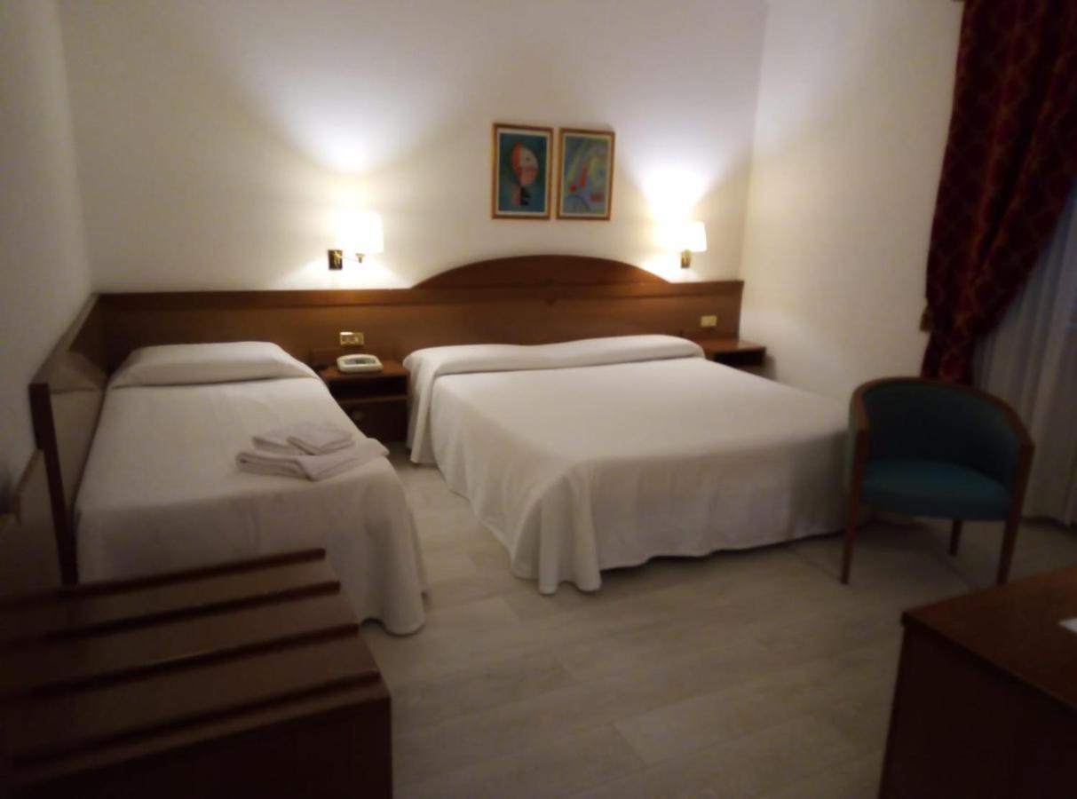 Hotel Arcadia Macerata Bagian luar foto