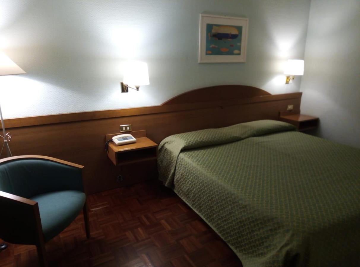 Hotel Arcadia Macerata Bagian luar foto