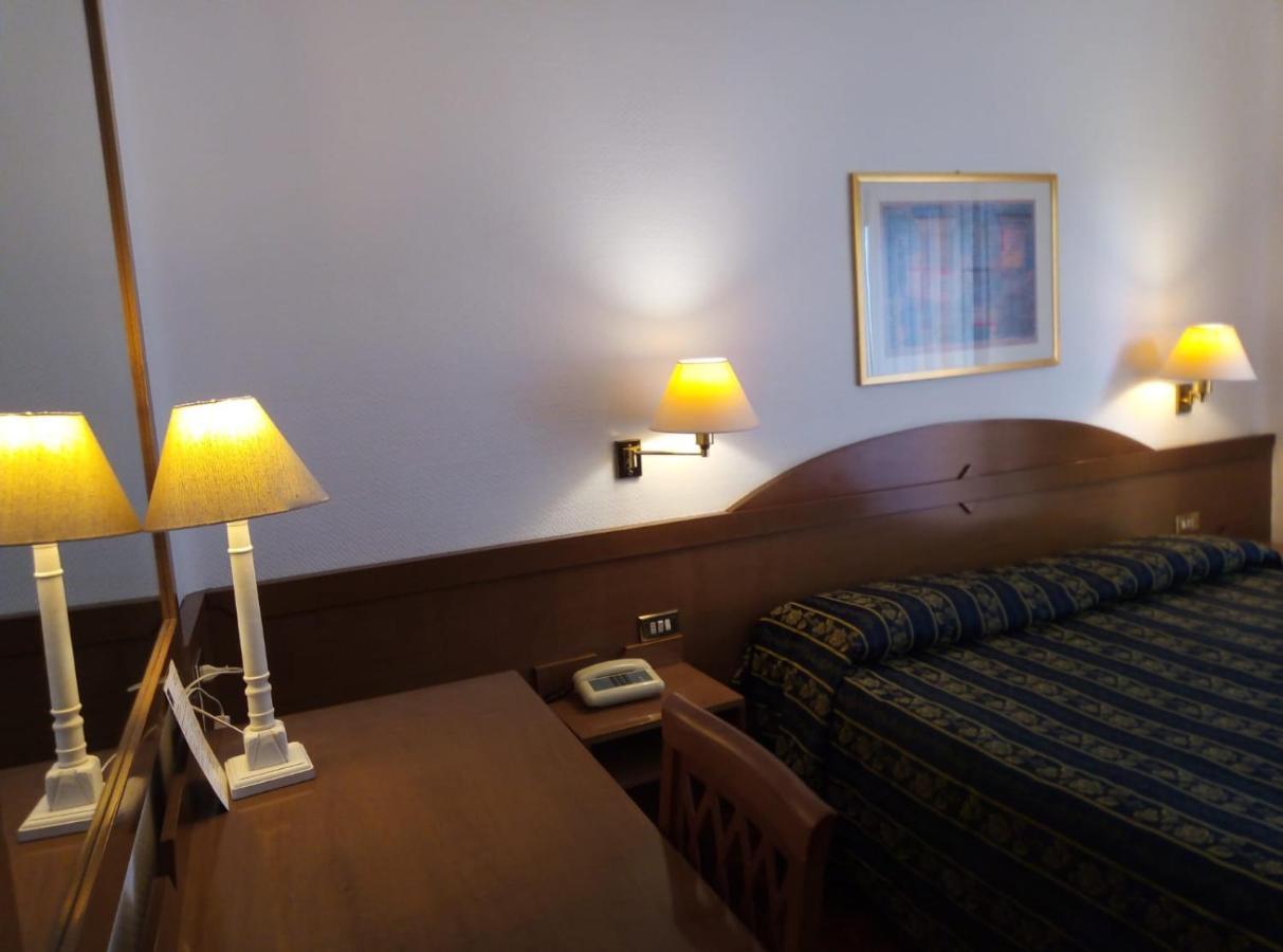Hotel Arcadia Macerata Bagian luar foto