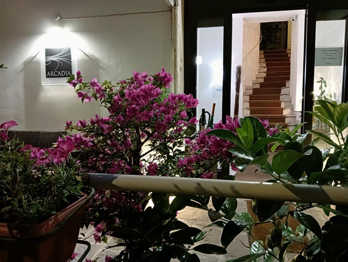 Hotel Arcadia Macerata Bagian luar foto