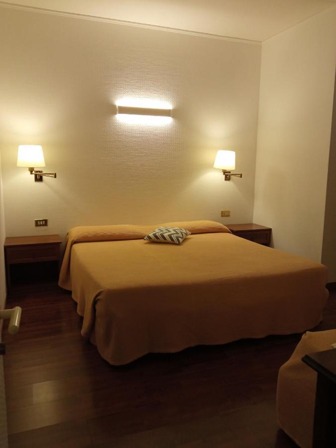 Hotel Arcadia Macerata Bagian luar foto
