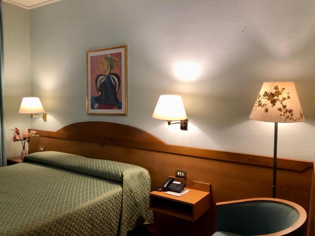 Hotel Arcadia Macerata Bagian luar foto